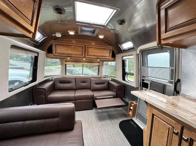 2019 Airstream 30 RB Classic - 158,500.00$ thumbnail 3
