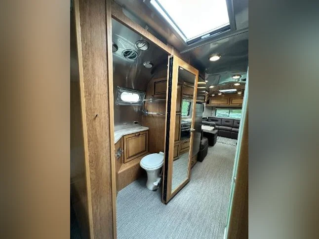 2019 Airstream 30 RB Classic - 158,500.00$ thumbnail 8