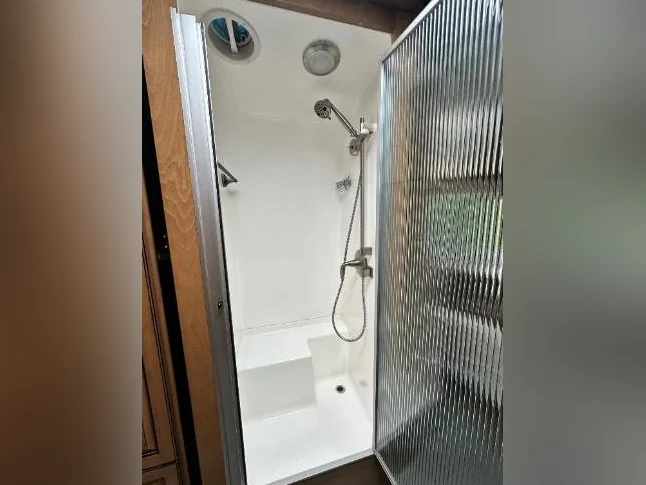 2019 Airstream 30 RB Classic - 158,500.00$ thumbnail 7