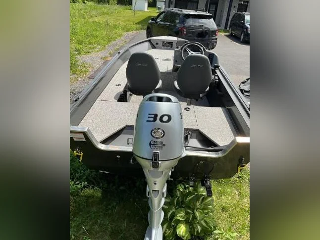 Bateau de pêche moins que 30h d'utilisations thumbnail 6