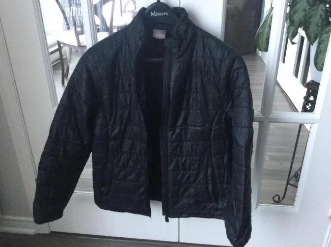 MATEAU PRINTEMPS NOIR JEUNE, GRANDEUR 14 GL de marque KYODAN. Belle qualité