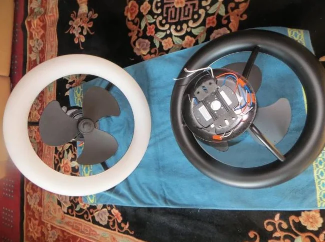 3 VENTILATEURS AVEC LUMIERE LED, 24 PO, TRES PROPRE COMME NEUF