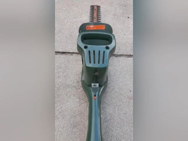 TAILLE-HAIE 16" de Black&Decker - 16" Hedge Trimmer thumbnail 3