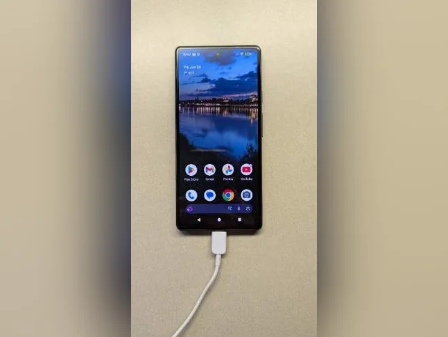 Cellulaire intelligent Google Pixel 6a - comme neuf thumbnail 2