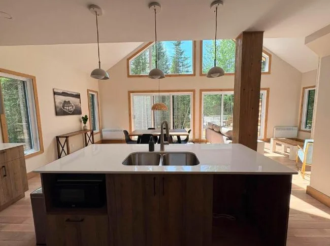 Chalet à louer de 3 chambres et 2 salles de bain avec accès au lac (location saisonnière) thumbnail 5