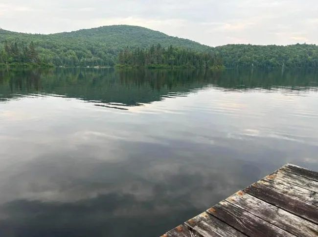 Chalet à louer de 3 chambres et 2 salles de bain avec accès au lac (location saisonnière)