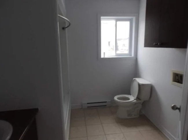 Logement 4 1/2 1 étage triplex thumbnail 7