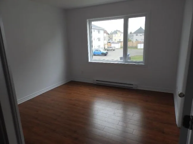 Logement 4 1/2 1 étage triplex thumbnail 6