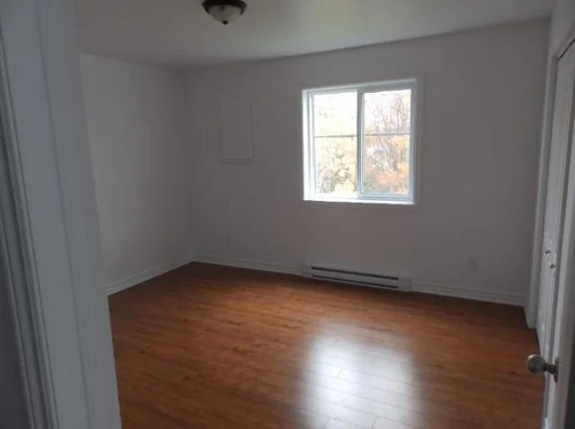 Logement 4 1/2 1 étage triplex thumbnail 5