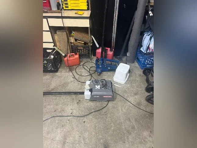 Ouvre porte de garage thumbnail 2