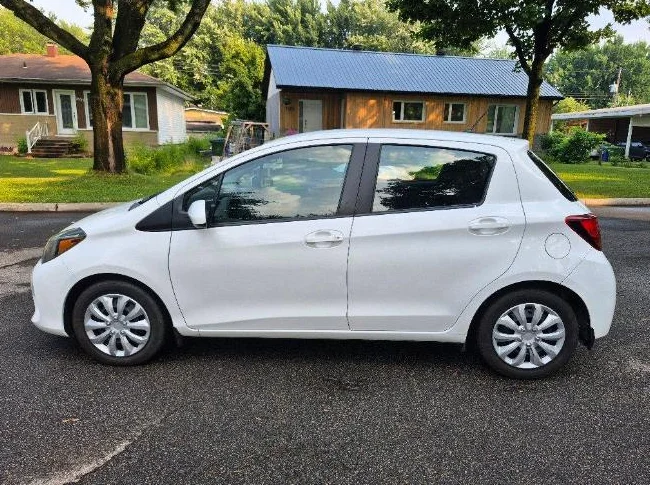 Toyota yaris 2017 automatique full thumbnail 2
