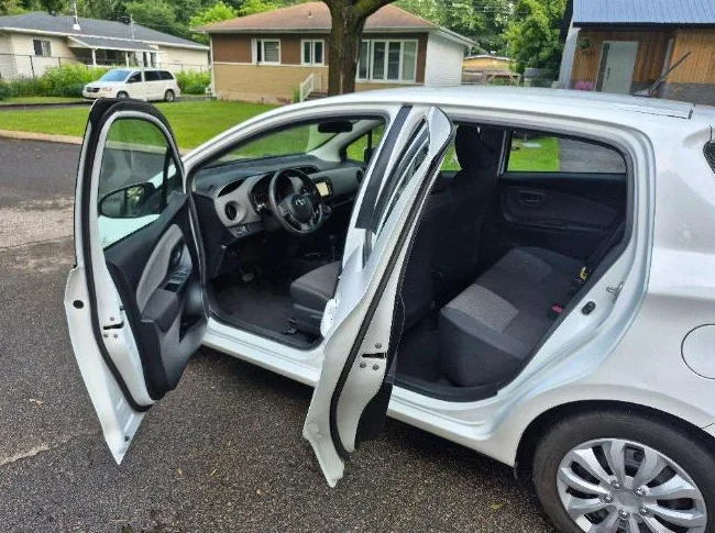 Toyota yaris 2017 automatique full thumbnail 6