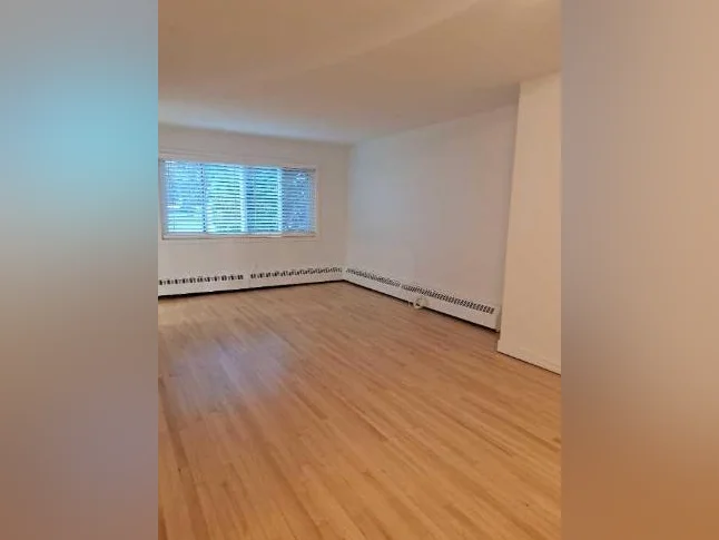 TRÈS GRAND ET LUXUEUX 4½ À LOUER À POINTE-CLAIRE thumbnail 9