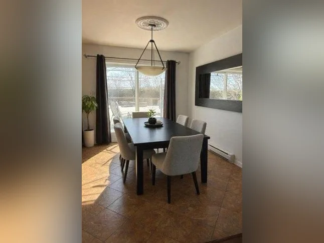 Maison 5 ½ sur 2 niveaux – Quartier paisible, Oka thumbnail 2
