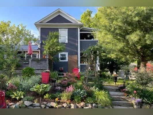 2 bed 1 bath + den in Knowlton thumbnail 9