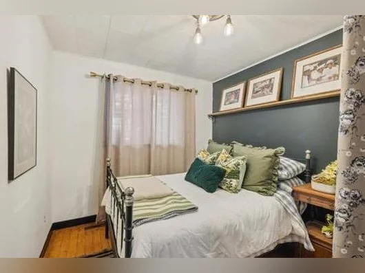 2 bed 1 bath + den in Knowlton thumbnail 5
