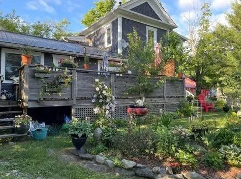 2 bed 1 bath + den in Knowlton