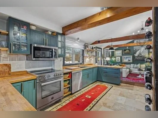 2 bed 1 bath + den in Knowlton thumbnail 3