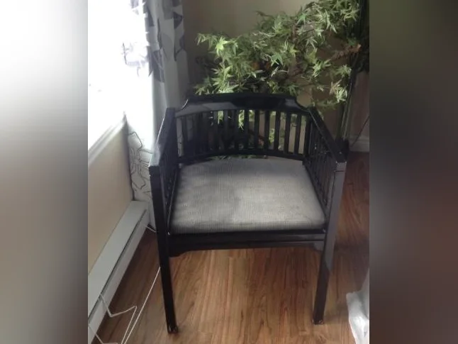 Chaise laquée noire style orientale thumbnail 3