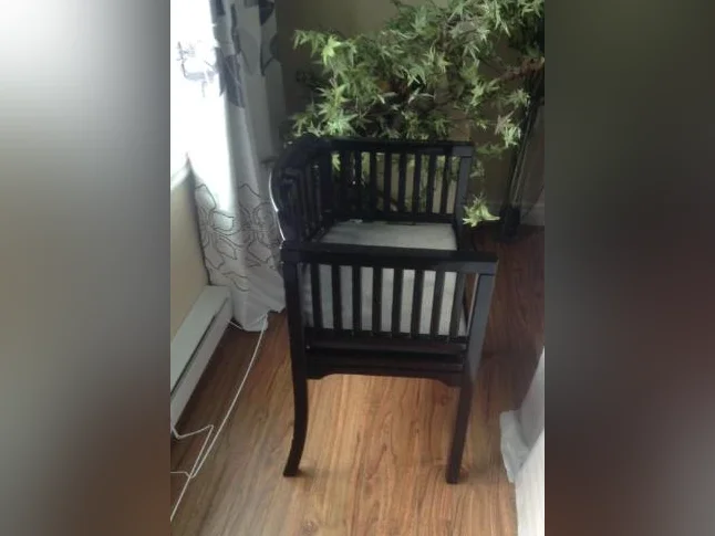 Chaise laquée noire style orientale thumbnail 2