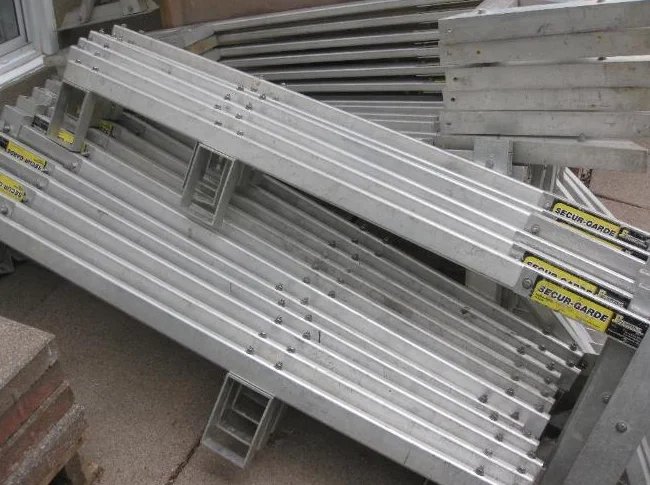 GARDE-CORPS EN ALUMINIUM POUR CONSTRUCTION 95 C$