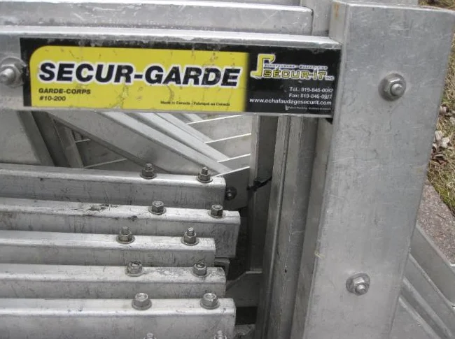 GARDE-CORPS EN ALUMINIUM POUR CONSTRUCTION 95 C$ thumbnail 2