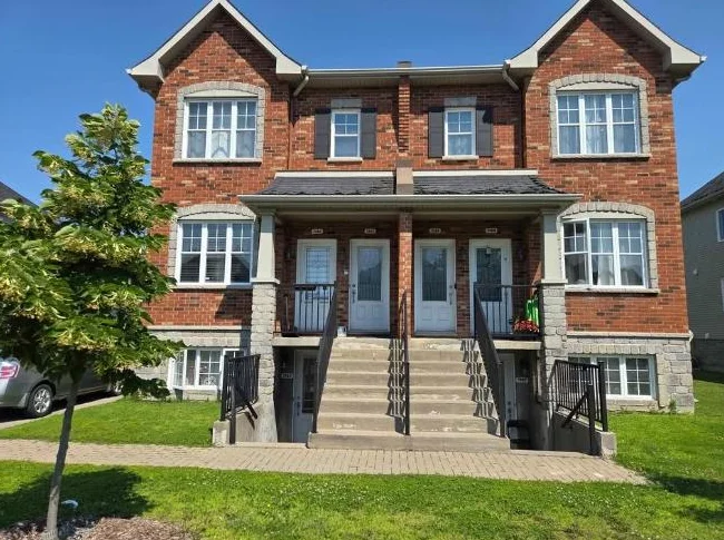 CESSION DE BAIL - CONDO 4 ½ AVEC ENTRÉE INDEPENDANTE TRÈS LUMINEUX À LAVAL