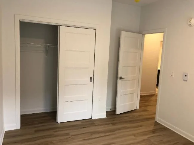 5 ½ St-Contant, Garage souterrain, rue calme et familiale, bas cout d'énergie, très belle clientèle calme thumbnail 10