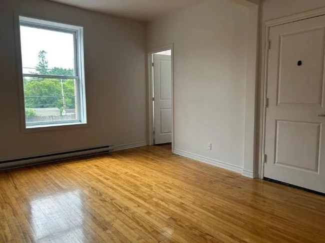 Découvrez ce lumineux et spacieux appartement de 2 chambres a Lachine thumbnail 9