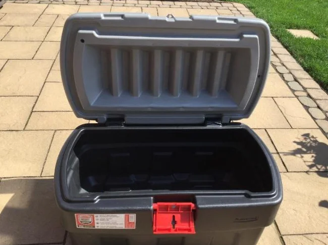 Coffre de rangement Rubbermaid thumbnail 2