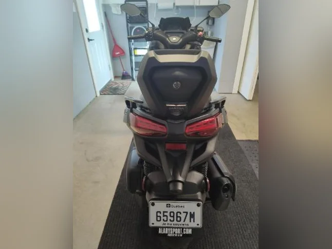 SCOOTER 300cc YAMAHA XMAX 2024 COMME NEUF thumbnail 2