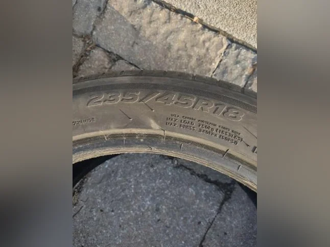 2 pneus Hankook Ventus 235-45R18 excellent état. thumbnail 6