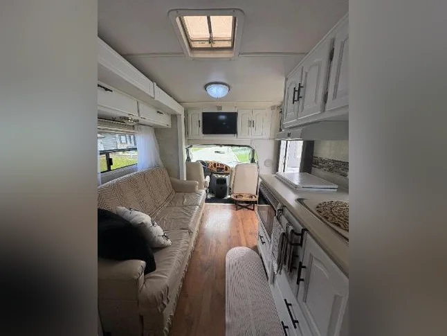 VR Ford Lexington thumbnail 8