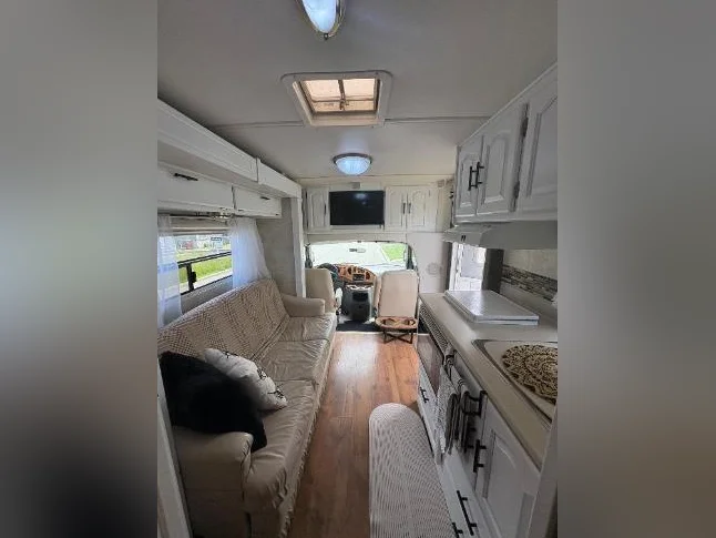 VR Ford Lexington thumbnail 10