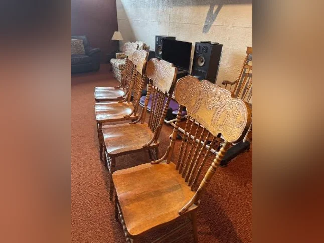 4 chaises antiques thumbnail 2