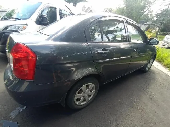 Hyundai accent automatique de base seulement 143000 km prix ferme thumbnail 6