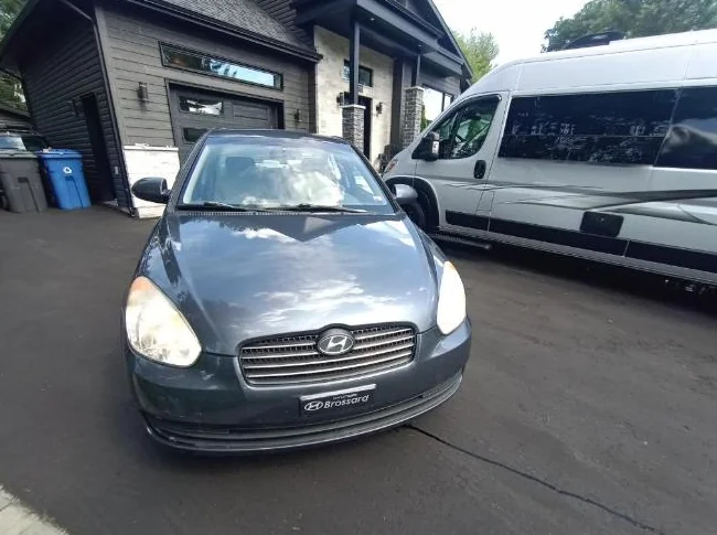 Hyundai accent automatique de base seulement 143000 km prix ferme