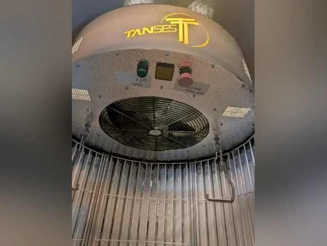 Machine a bronzer thumbnail 3