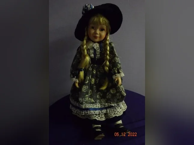 poupées tête de porcelaine de collection thumbnail 2