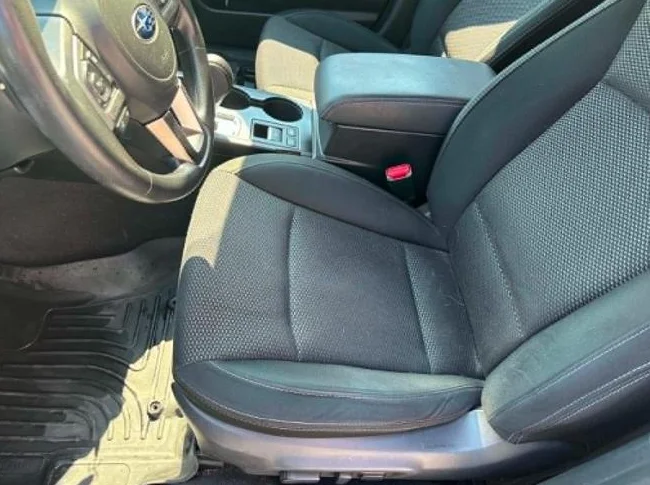 Subaru Outback 2017 AWD – Très propre – Pneus hiver presque neufs inclus – Entretien A1 thumbnail 6