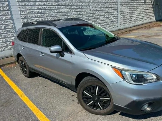 Subaru Outback 2017 AWD – Très propre – Pneus hiver presque neufs inclus – Entretien A1 thumbnail 3