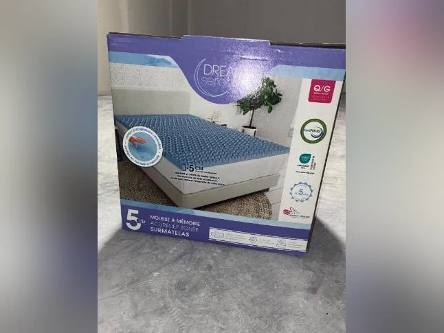 LIQUIDATION Surmatelas en mousse mémoire pour lit Queen -Neuf thumbnail 2