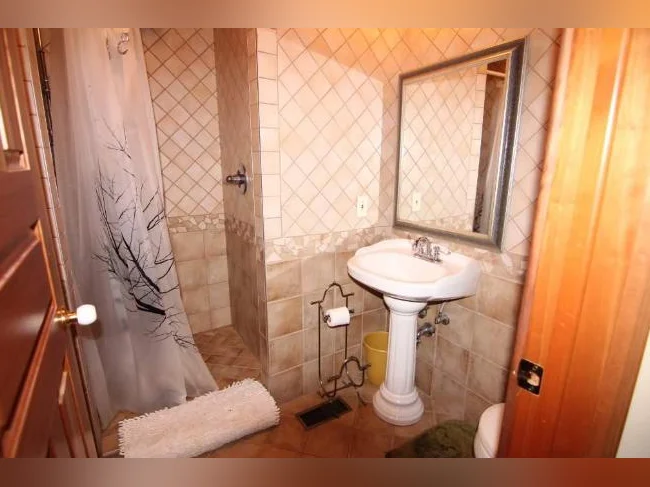 Chambre spacieuse au bord de l'eau thumbnail 4