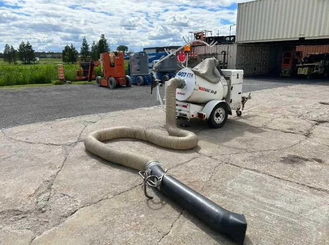 Remorque Aspirateur au diesel Madvac 61-D Balayeuse Kubota Vacuum Trailer thumbnail 5
