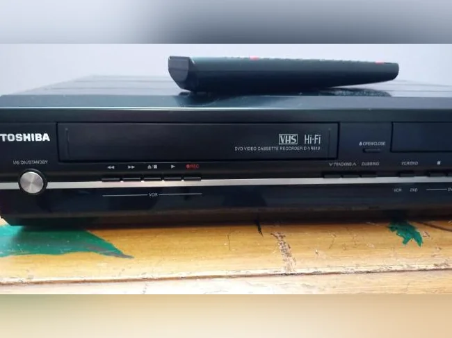 Lecteur enregistreur combo DVD et VHS, HDMI TOSHIBA télécommande thumbnail 2