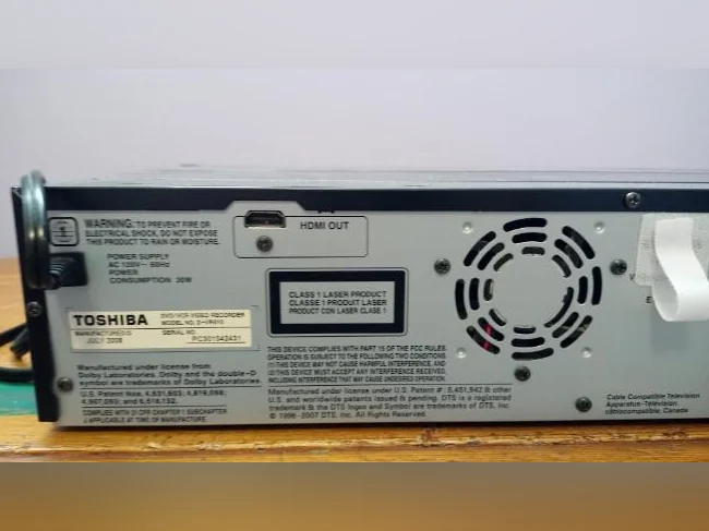Lecteur enregistreur combo DVD et VHS, HDMI TOSHIBA télécommande thumbnail 4