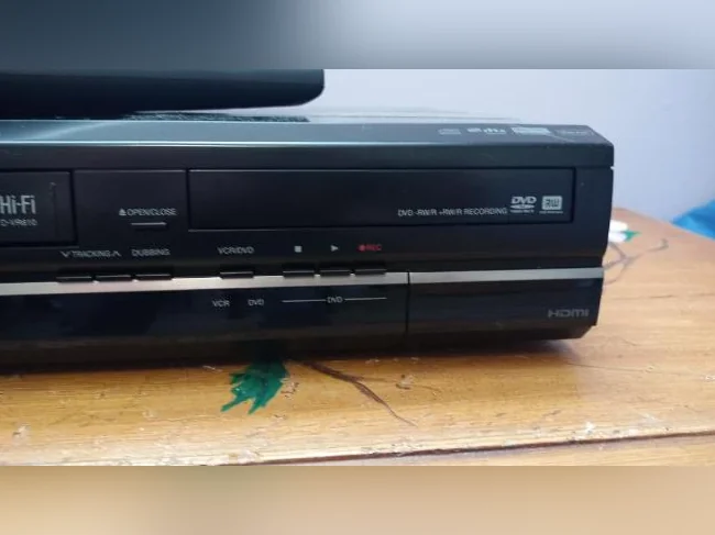 Lecteur enregistreur combo DVD et VHS, HDMI TOSHIBA télécommande thumbnail 3