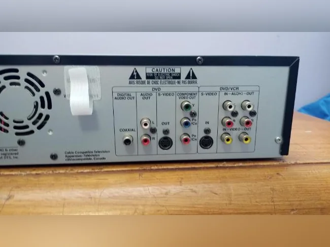 Lecteur enregistreur combo DVD et VHS, HDMI TOSHIBA télécommande thumbnail 5