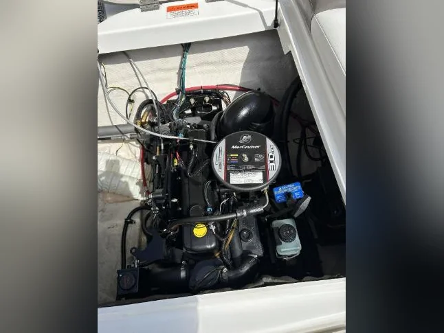 Rinker Captiva BR 186 19 pi moteur 3 litres thumbnail 7