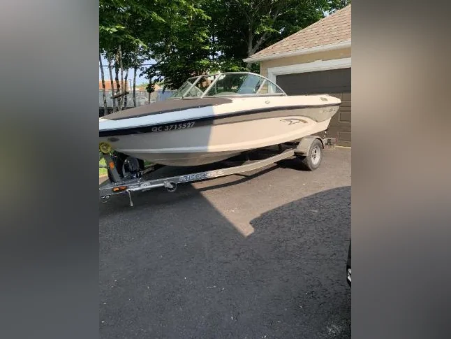 Rinker Captiva BR 186 19 pi moteur 3 litres